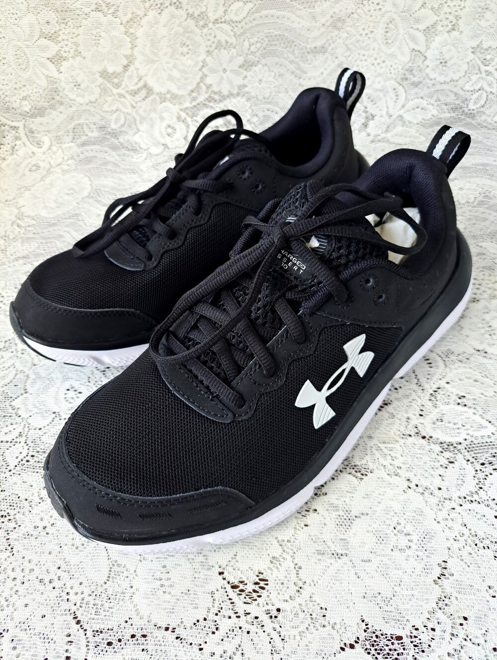 Under Armour Charged Assert 10 Womens Running Shoes 8.5 Black White 3026179-001